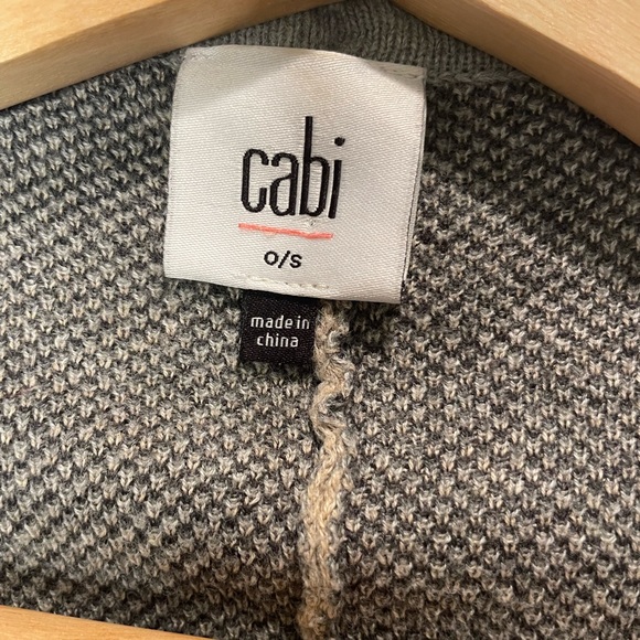 CAbi Gigi Cape Grey Leopard Print Shawl Wrap Poncho OS Womens - Picture 7 of 8